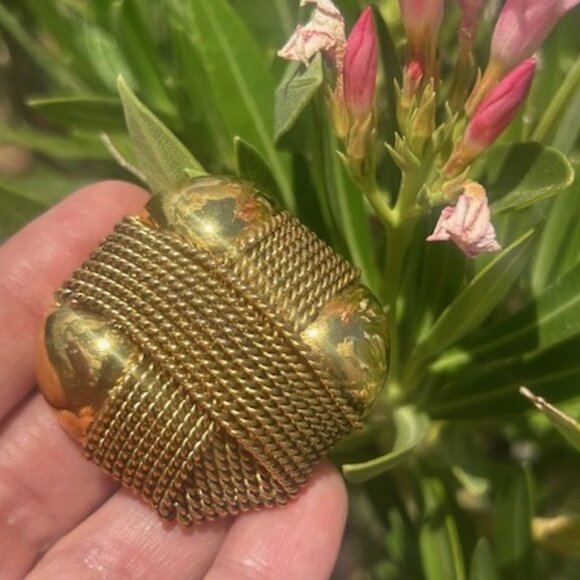 “GIVENCHY STYLE” Dome Rope Cross Gold Tone BROOCH - Picture 1 of 7